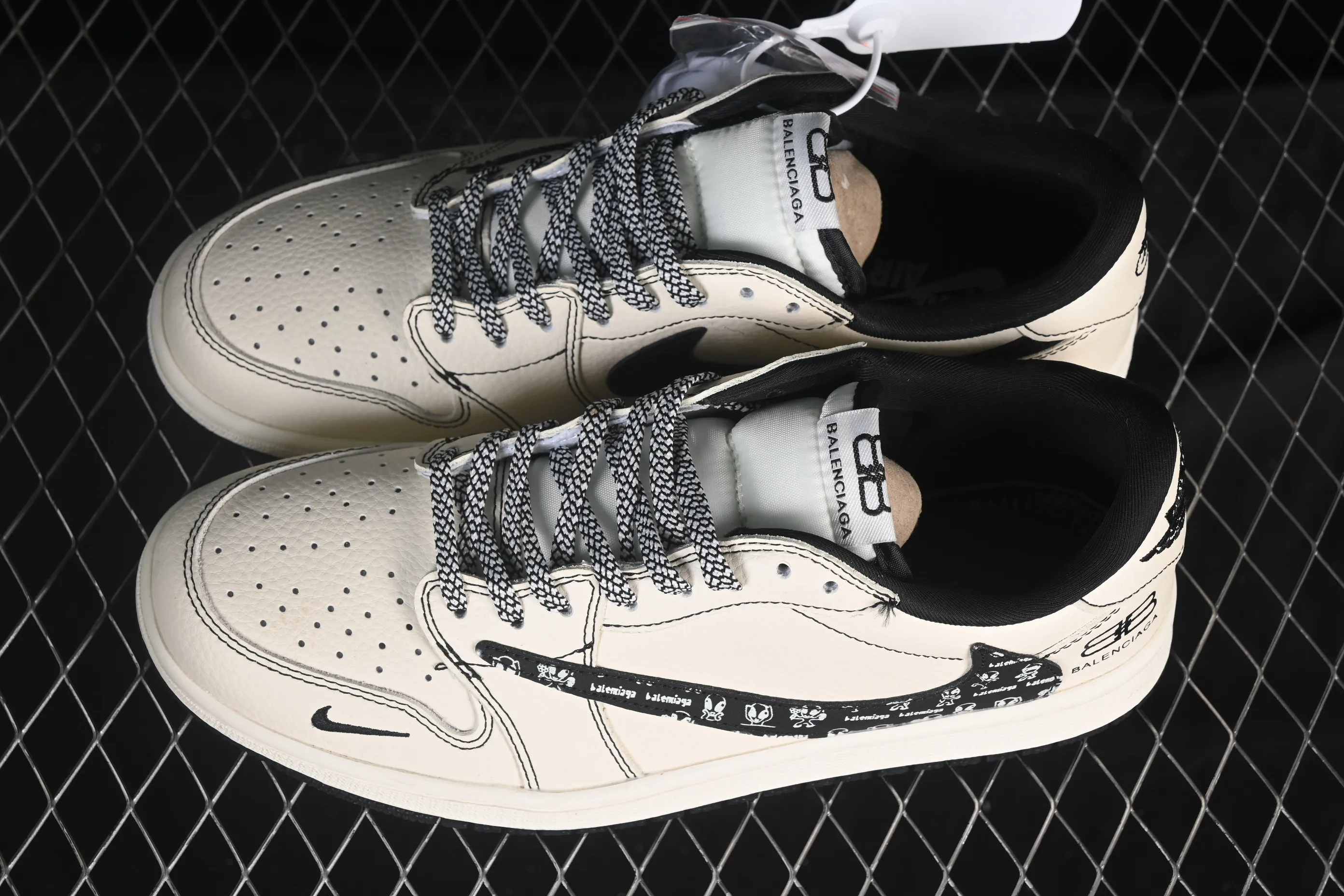 All categories Air Jordan Jordan series basketball shoes Air Jordan 1 Low High-end customized low-top sneakers Travis Scott x Fragment Design x Air Jordan 1 Low OG SP AJ1 Joe 1 joint off-white black hook Paris print low-top cultural casual sneakers DS2025-002